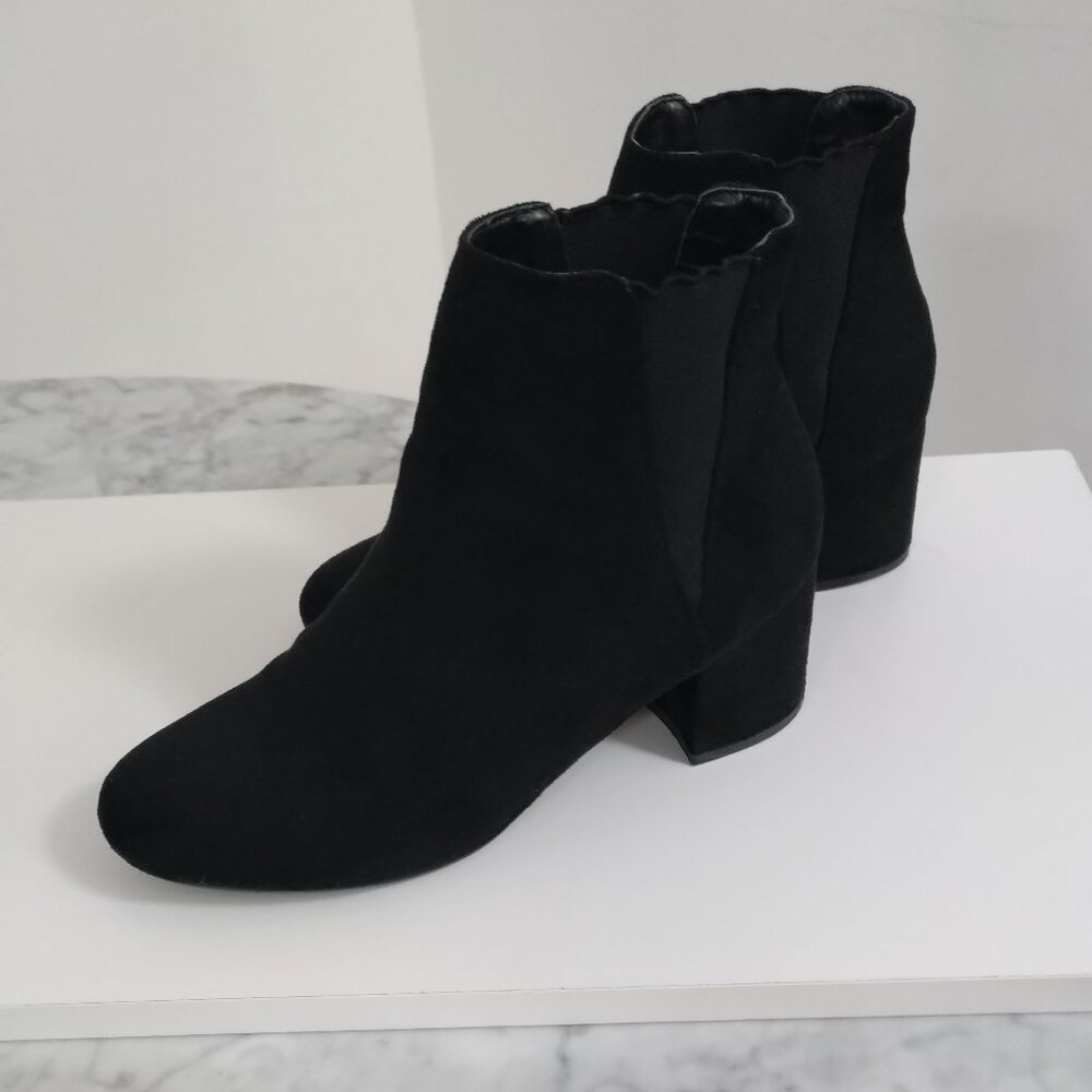 Le Chateau Chelsea Boots, Vegan Suede Block Heel, Size 39